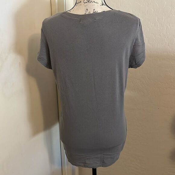 Y2K Gray Heart Wings Graphic Shirt 2000’s - Picture 3 of 7